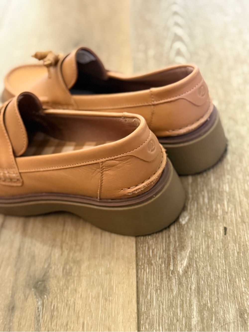 Sperry Women’s Tan Leather Knot-Detail Loafers - Picture 4 of 7